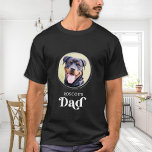犬の恋人のパーソナライズされたパパかわいい子犬ペットの写真 Tシャツ<br><div class="desc">犬パパ... このお気に入りの可愛いペットの写真Tシャツで犬のパパこの父の日、クリスマスや彼のすごい誕生日を驚かせカスタムなさい。このカスタマイズ犬のパパのシお気に入りのャツは犬の写真と名前。この犬のパパシャツは愛犬家や犬のパパに必須だ！犬素晴らしからの贈り物。COPYRIGHT © 2022 Judy Burrows,  Black Dog Art - All Rights Reserved.犬の恋人パーソナライズされたパパかわいい子犬ペットフォトTシャツ</div>