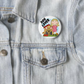 犬の恋人のブロンドの女の子のTシャツおよびギフト 缶バッジ (インサイチュ)