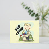 犬の恋人のブロンドの男の子のTシャツおよびギフト ポストカード (スタンド正面)