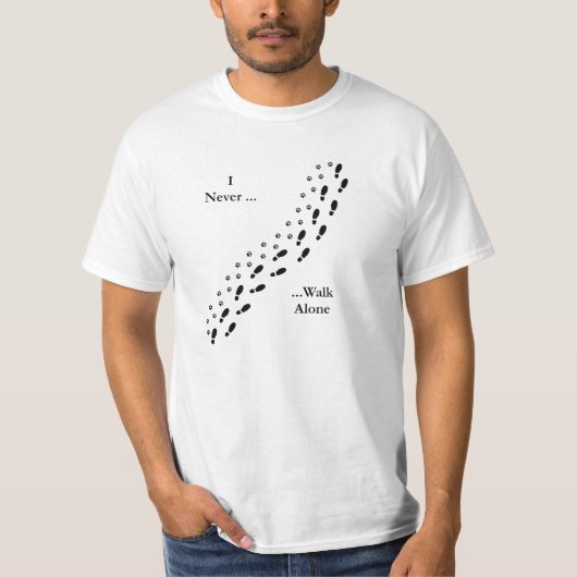 犬の恋人の私は決してPawprintのTシャツだけ歩きません Tシャツ (正面)