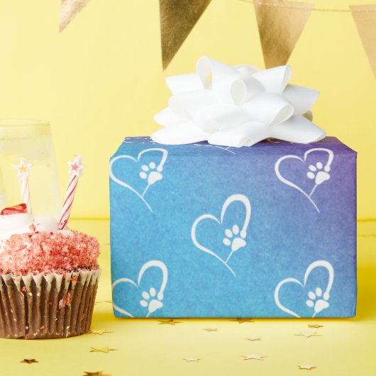 犬の手のプリントとハート ラッピングペーパー (誕生日パーティー)