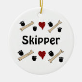 犬の手のプリントと名前の付いたボーン セラミックオーナメント (正面)