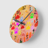 犬の手のプリントヴィンテージの背景 ラウンド壁時計 (傾斜)