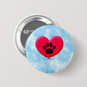 犬の手のプリント付きハート型バルーン 缶バッジ (正面&裏面)