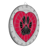 犬の手のプリント付き赤いハート ダーツボード (正面左)