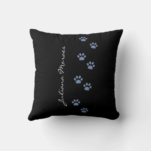 犬の手のプリント、ブラック&パーソナライズされた クッション (裏面)