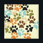 犬の手の印刷パターン マグネット<br><div class="desc">あらゆる種類の愛犬家のための明るいレトロ色の犬の足の印刷パターン。背景色を変更するか、好きなカスタム文字もしを追加する。</div>