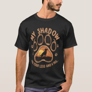 犬の手の花私の影は4つの脚と尾を持っている Tシャツ