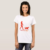 犬の散歩のシルエット ミニマルライフスタイルデザイン Tシャツ (正面フル)