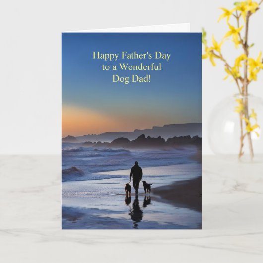 犬の日没と波とビーチの父の日 カード (黄色い花)