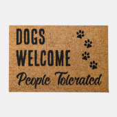 犬の歓迎、人々は許容 – 素朴おもしろい犬 ドアマット (正面)