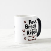 犬の母の生活 – 手、息、繰り返し モーフィングマグカップ (正面右)