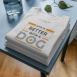 犬の灰色とオレンジモダン色の方が暮らし向き<br><div class="desc">灰色とオレンジモダン色のタイポグラフィデザイン – 犬と生活が良い。かわいいデザイン愛犬家。白カスタムの背景。</div>
