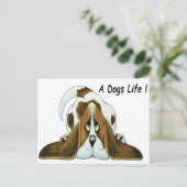 犬の生活を描いた漫画のバセットハウンド ポストカード (スタンド正面)