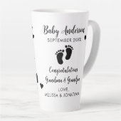 犬の祖父母から昇進する人間のベビー明け カフェラテマグ (右アングル)