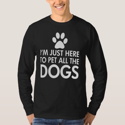 犬の群れを真っ暗に撫でるためにここにいる Tシャツ (正面)