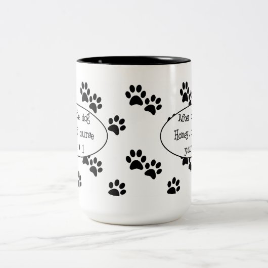 犬の蜂蜜のマグの後 ツートーンマグカップ (中央)