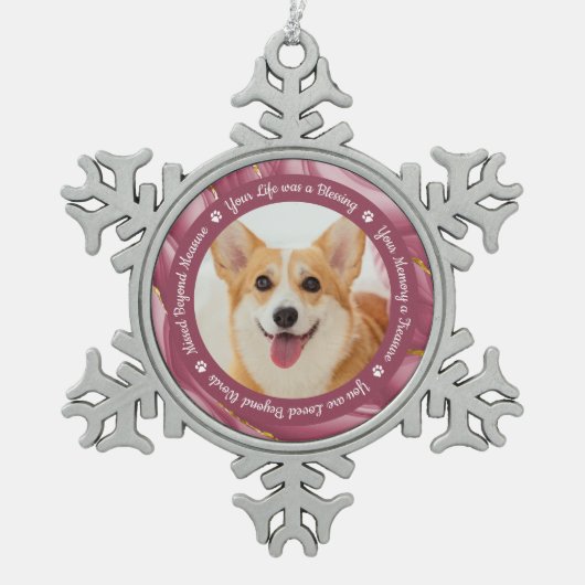 犬の記念バラ金ゴールドパーソナライズされたペット写真 スノーフレークピューターオーナメント (正面)