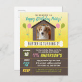 犬の誕生日パーティードッグハウスと足のカスタム写真 インビテーションポストカード (正面/裏面)