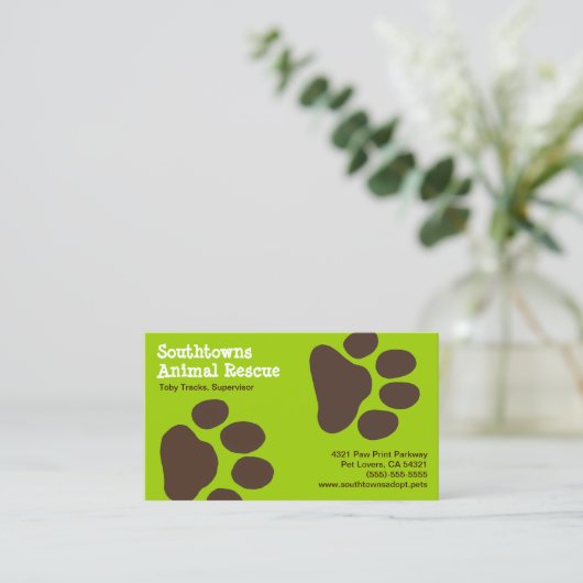 犬の足が緑と茶色のペットの世話の動物をプリント 名刺 (スタンド正面)