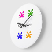 犬の足のカラフルペット追加の名前文字動物の足 ラージ壁時計 (傾斜)