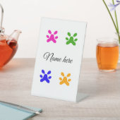 犬の足のカラフルペット追加の名前文字動物の足 台座サイン (インサイチュ)