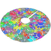 犬の足の跡が一面に広がっている ブラッシュドポリエステルツリースカート (アングル)