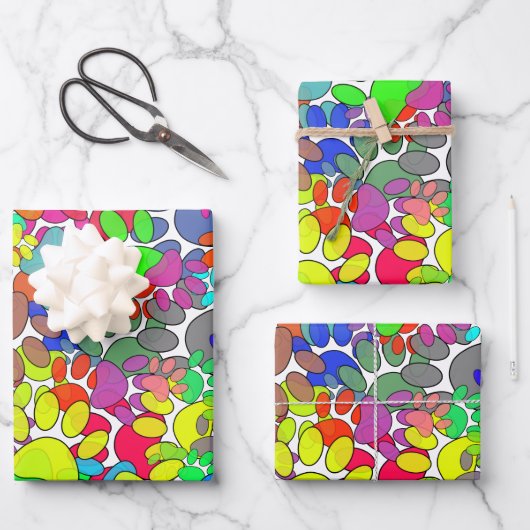 犬の足の跡が一面に広がっている ラッピングペーパーシート (正面)