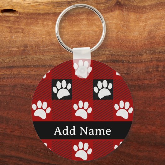 犬の足は黒と赤のバッファローのプレイドを印刷 キーホルダー (正面)