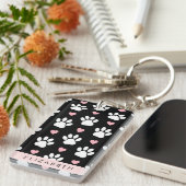 犬の足、白い手、ピンクのハート、あなたの名前 キーホルダー (正面右)