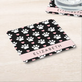 犬の足、白い手、ピンクのハート、あなたの名前 スクエアペーパーコースター (アングル)