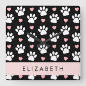 犬の足、白い手、ピンクのハート、あなたの名前 スクエア壁時計 (正面)