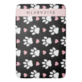 犬の足、白い手、ピンクのハート、あなたの名前 バスマット (正面縦)