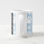 犬の足、白い手、青い水色、あなたの名前 ジャンボコーヒーマグカップ (裏面)