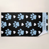 犬の足、青い手、白いハート、あなたの名前 ビーチタオル (正面)