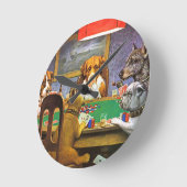 犬の遊トランプのポーカーが困っている友人 ラウンド壁時計 (傾斜)