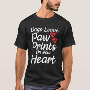 犬の離れ足がハートに印を付ける子犬の愛 Tシャツ