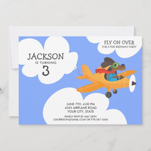 犬の飛んでいるな飛行機のかわいい男の子の誕生会 招待状 (正面)