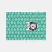 犬の骨と前足で撮影、緑 フリースブランケット (正面(横))