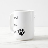 犬の黒い足のプリントのマグを愛さなければなりません コーヒーマグカップ (正面左)