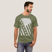 犬のPawsVintageとアメリカ国旗のポープリント Tシャツ (正面フル)