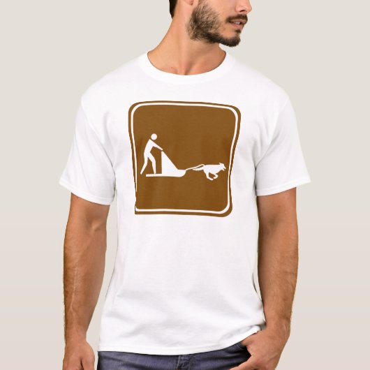 犬のsleddingハイウェーの印 tシャツ (正面)