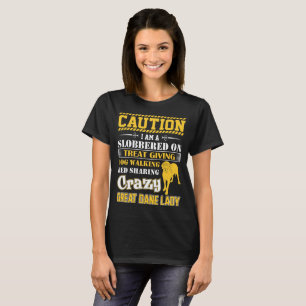 犬のTee歩く熱狂するなグレートデーンの女性を与える御馳走 Tシャツ