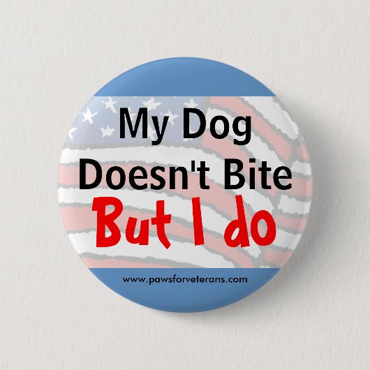 犬はボタンをかみません 缶バッジ (正面)