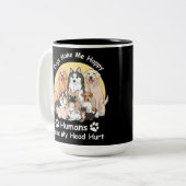 犬は人間が頭を傷つけるのを幸せにする ツートーンマグカップ (正面左)