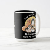 犬は人間が頭を傷つけるのを幸せにする ツートーンマグカップ (正面右)