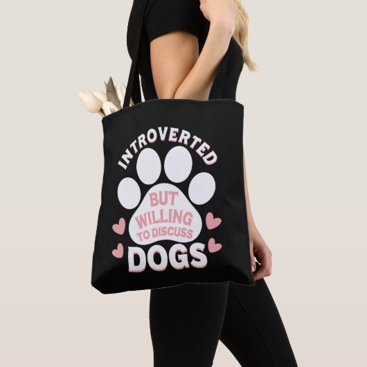 犬は内向的だけど犬の話なら喜んで トートバッグ (クローズアップ)