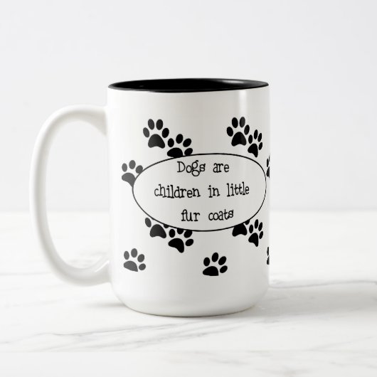 犬は小さい毛皮のコートのマグの子供です ツートーンマグカップ (左)