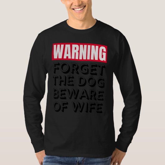 犬は忘れ妻に気を付けよ Tシャツ (正面)