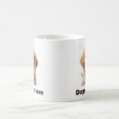 「犬は愛である」と誇らしげに宣言するコーヒーマグ コーヒーマグカップ (中央)